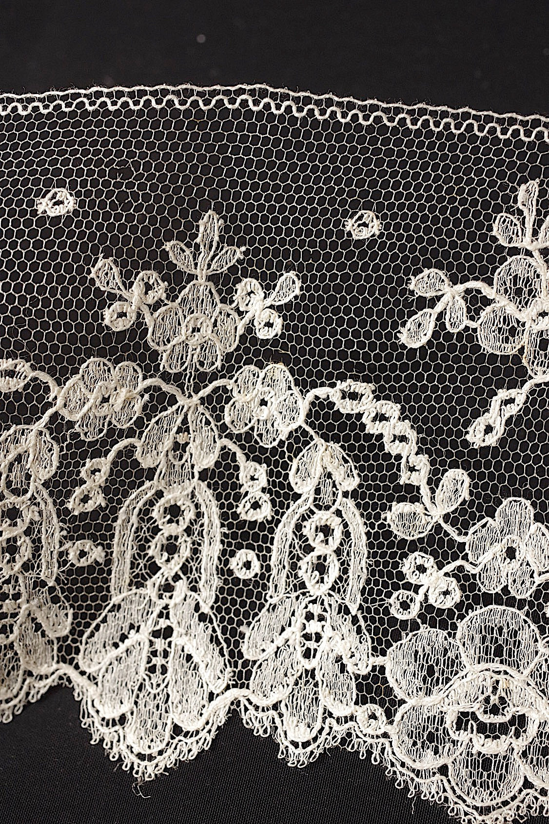 アンティークレース dentelle antique 446cm 430cm .FR a l'epoque