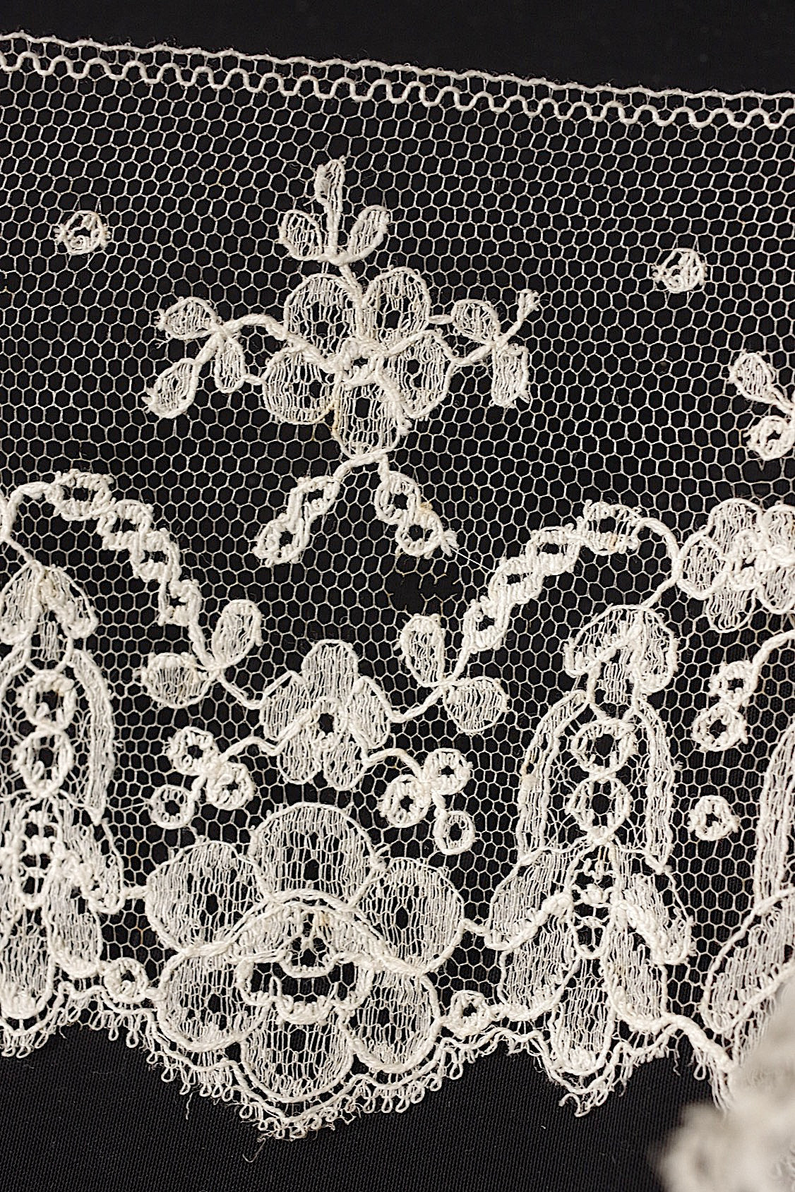 アンティークレース dentelle antique 446cm 430cm .FR a l'epoque