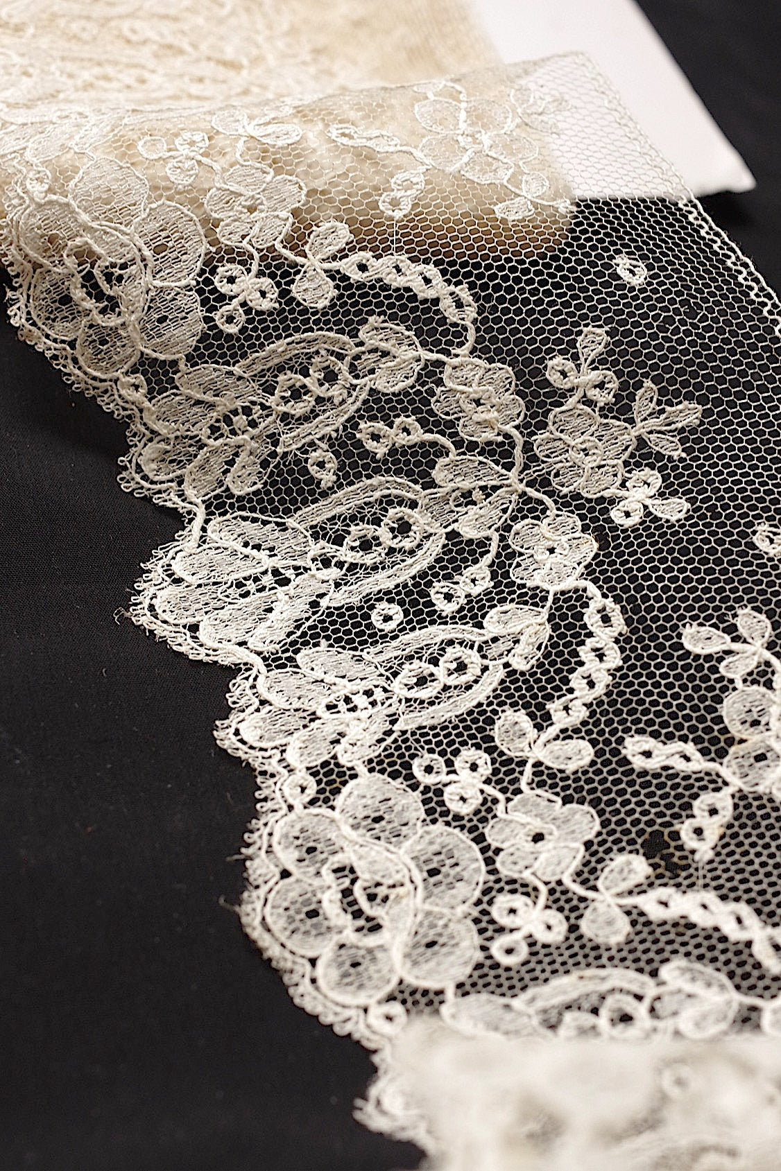 アンティークレース dentelle antique 446cm 430cm .FR a l'epoque