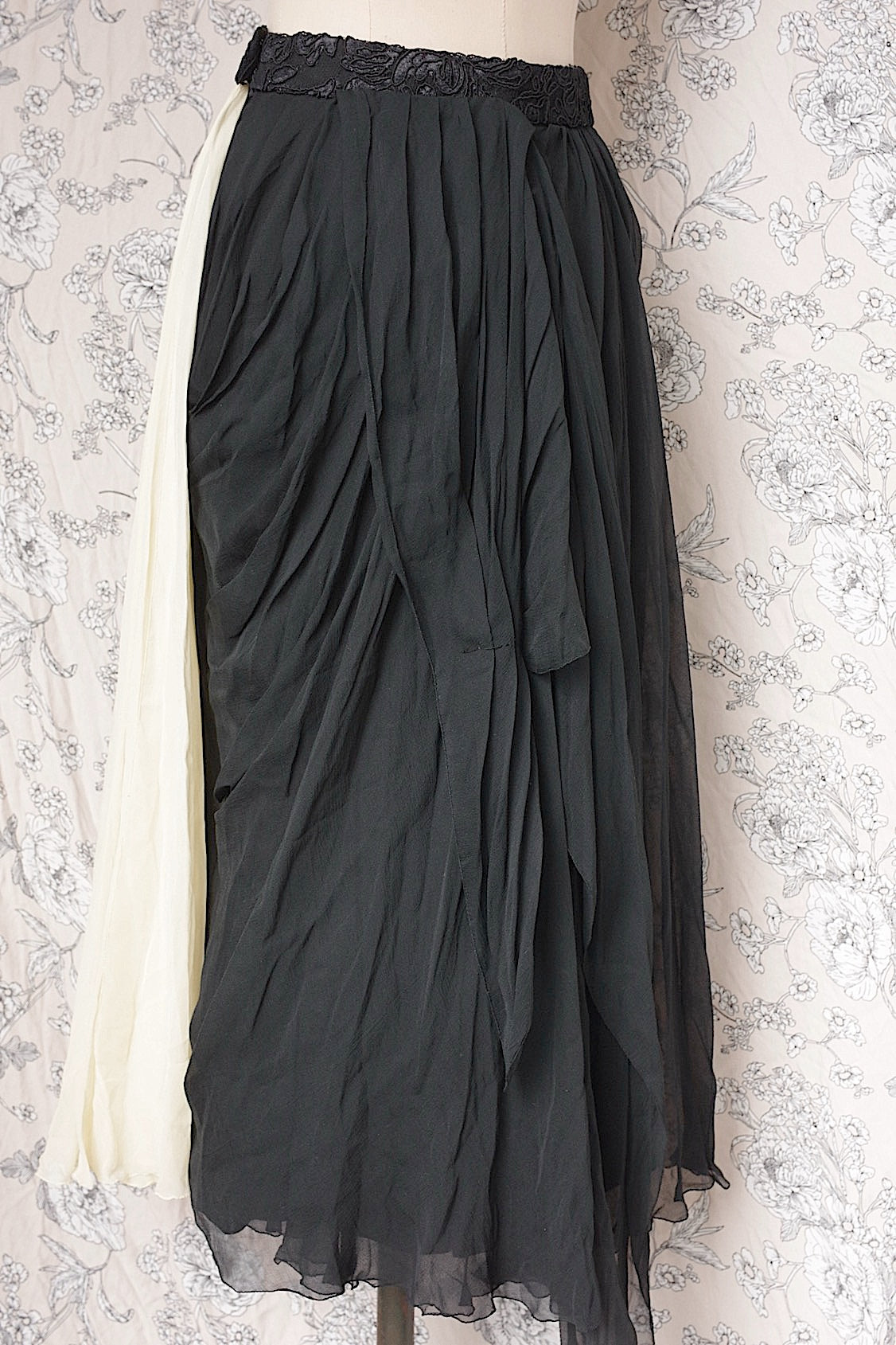 アンティークスカート vêtement  antique シフォンドレープスカート .FR a l'epoque