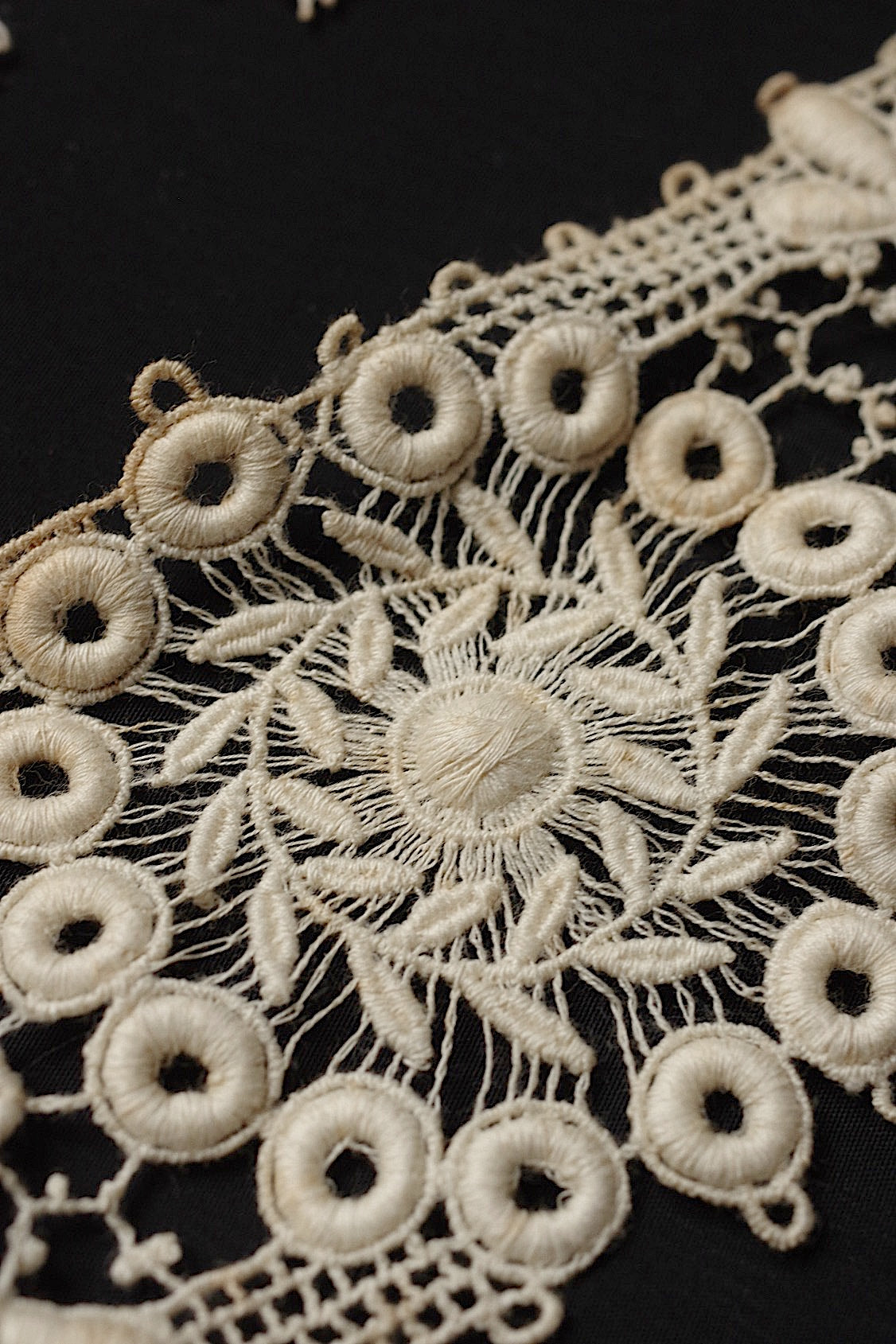 アンティークレース dentelle antique モチーフレースlots3 .FR a l'epoque