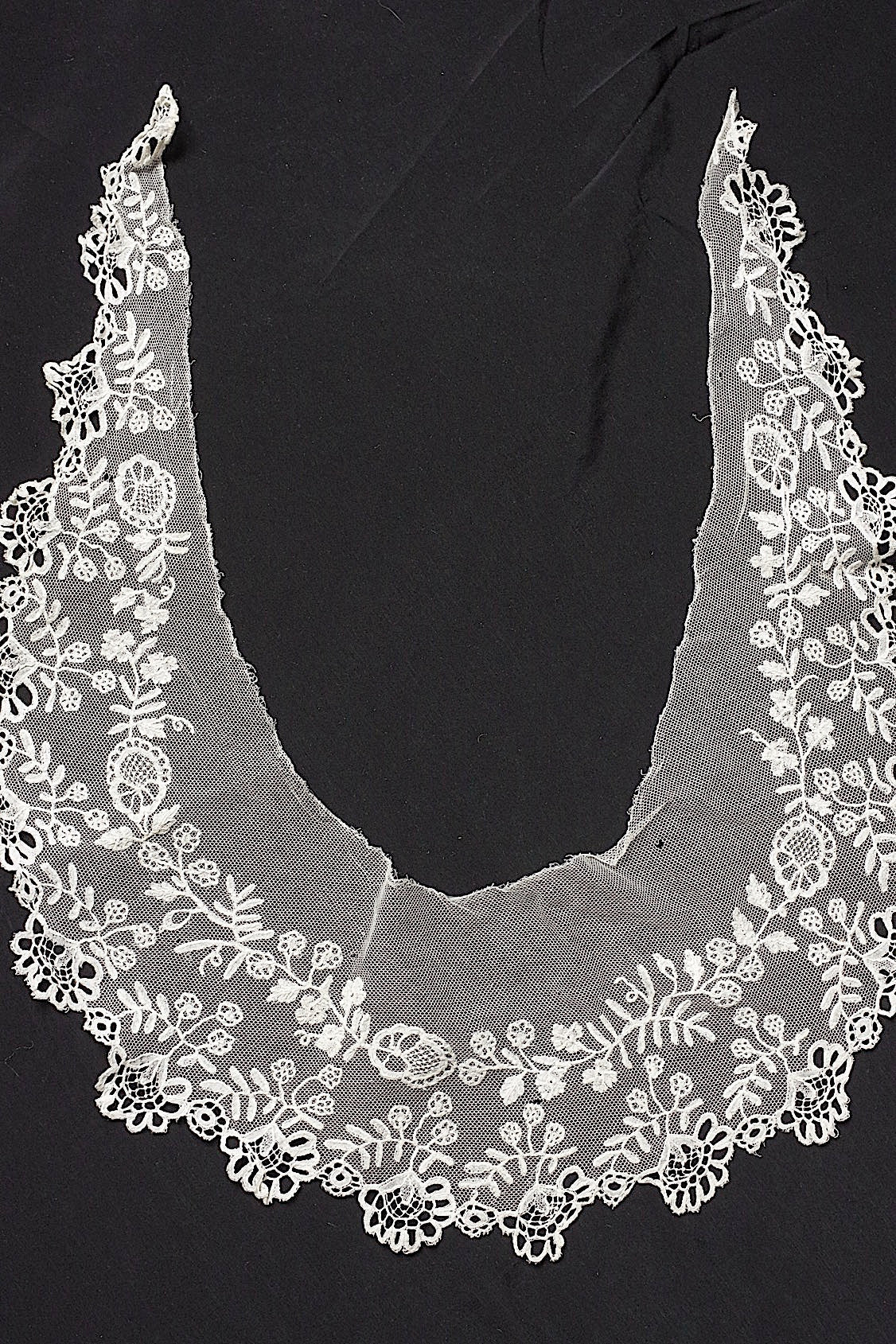 アンティークレース dentelle antique 襟状 .FR a l'epoque