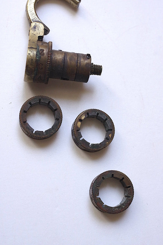 アンティーク錠 antique cadenas .FR a l'epoque