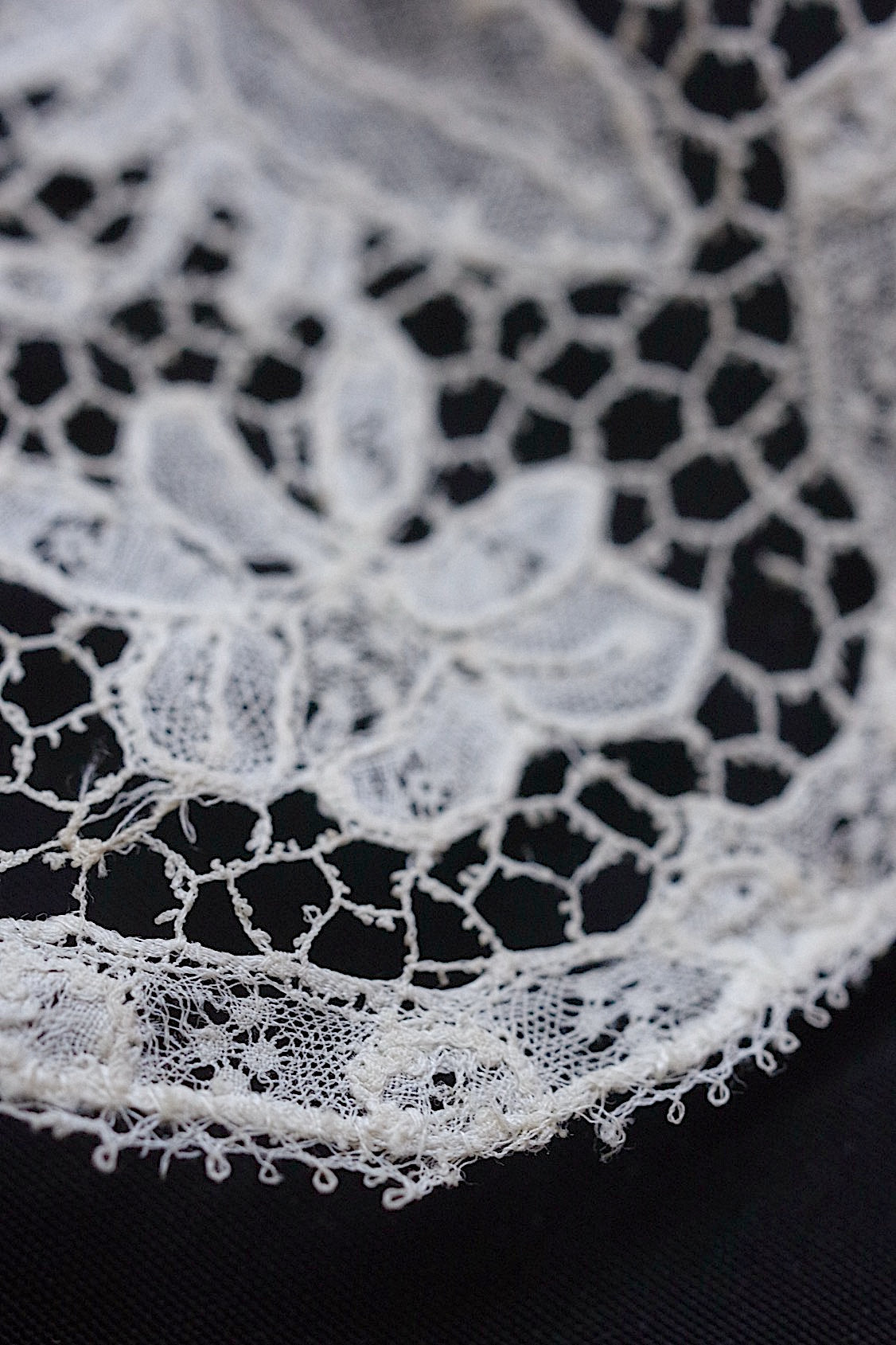 アンティークレース dentelle antique 222cm .FR a l'epoque