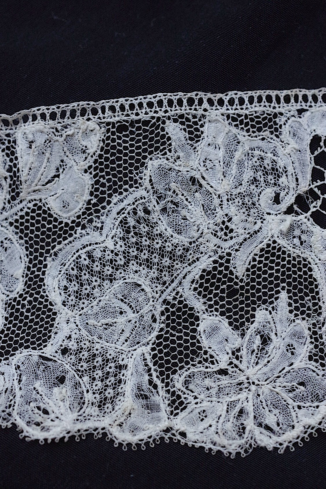 アンティークレース dentelle antique 222cm .FR a l'epoque