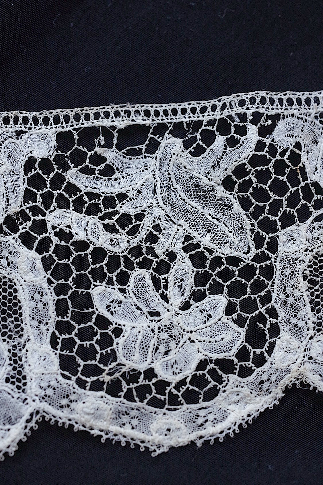 アンティークレース dentelle antique 222cm .FR a l'epoque