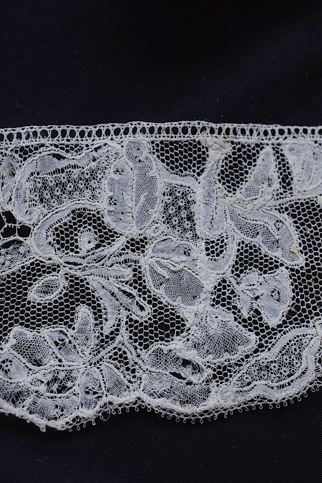 アンティークレース dentelle antique 222cm .FR a l'epoque