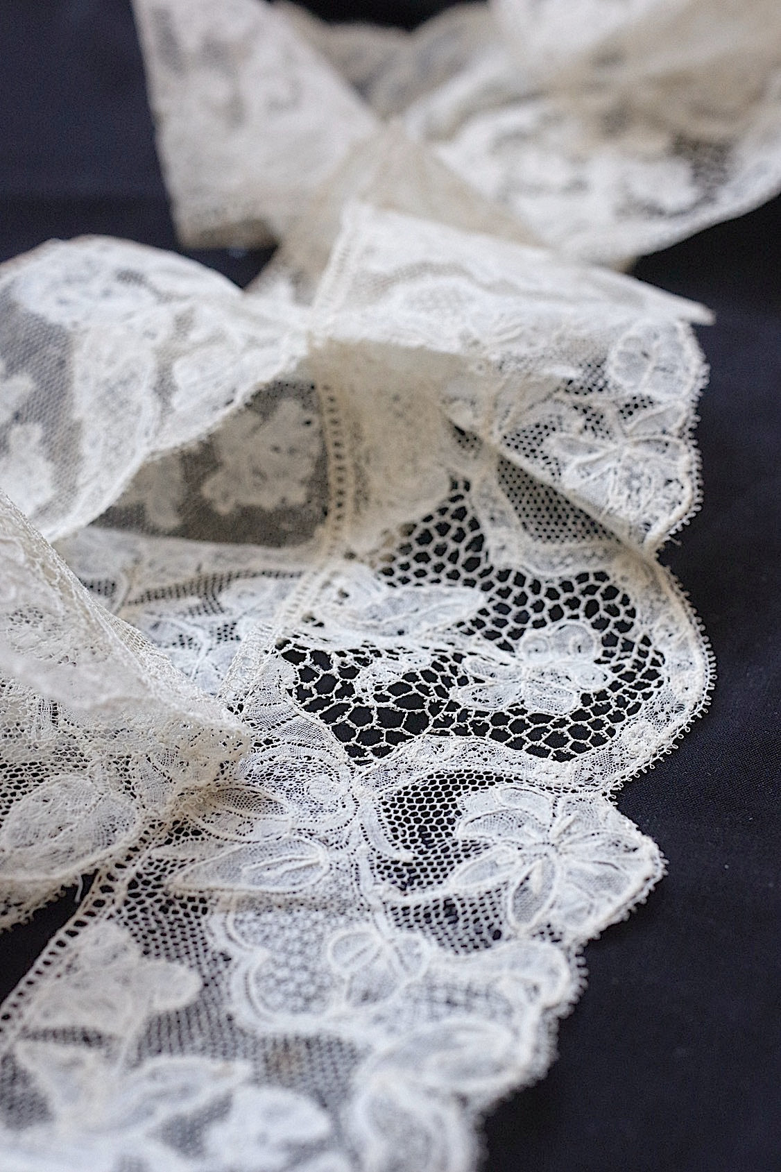 アンティークレース dentelle antique 222cm .FR a l'epoque