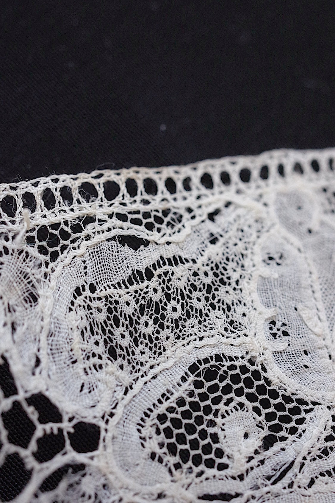 アンティークレース dentelle antique 222cm .FR a l'epoque