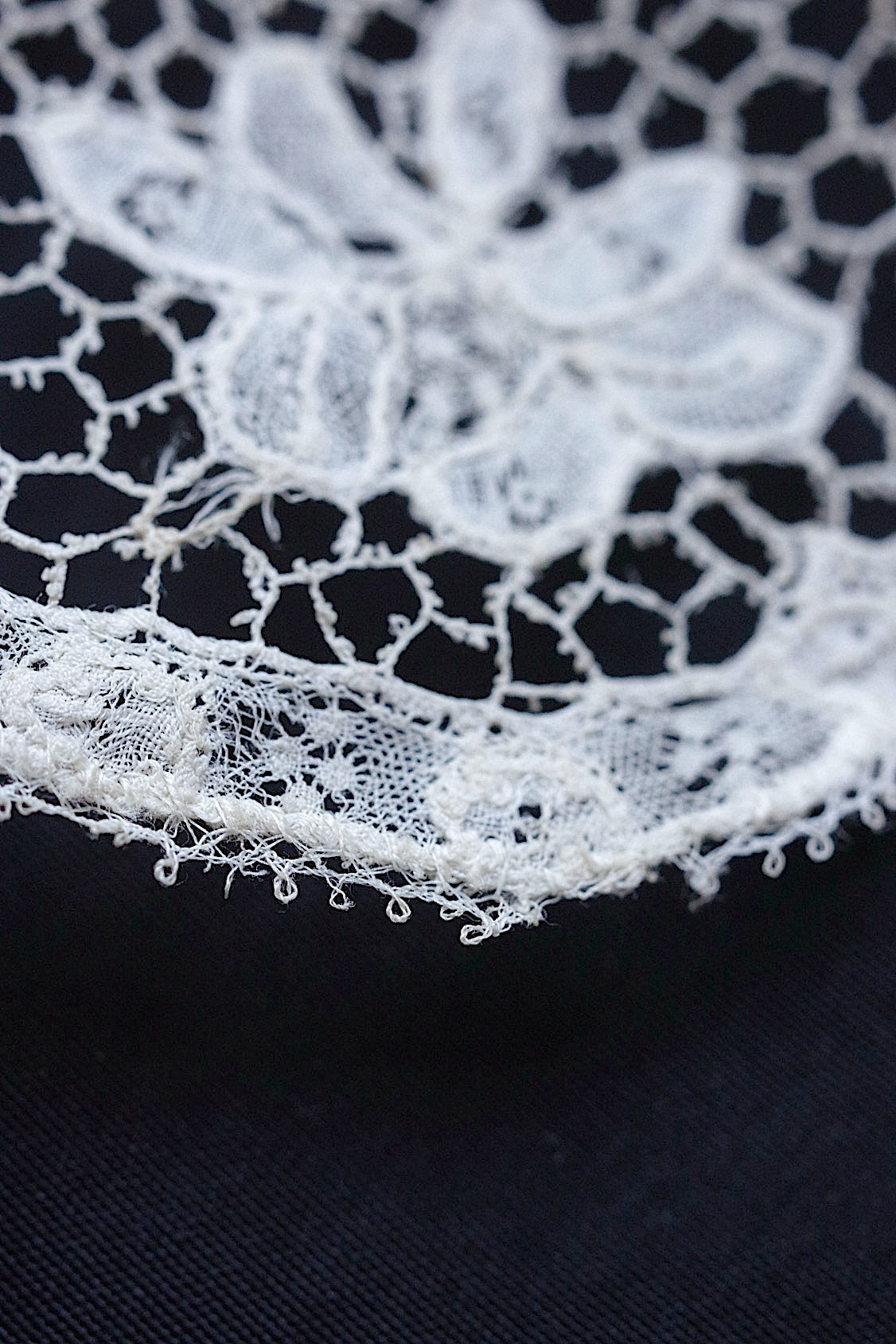 アンティークレース dentelle antique 222cm .FR a l'epoque