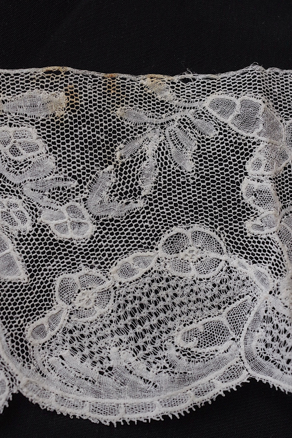 アンティークレース dentelle antique 204cm .FR a l'epoque