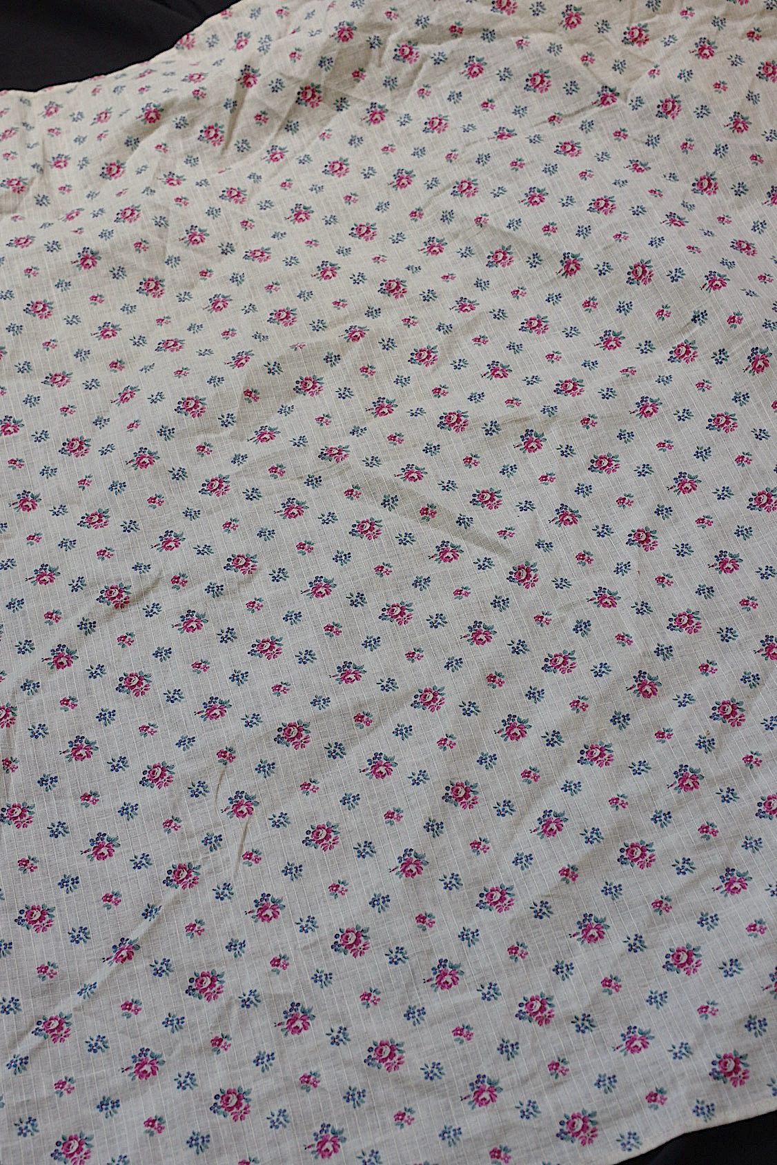 アンティーク生地  tissu antique 小花がら生地 .FR a l'epoque