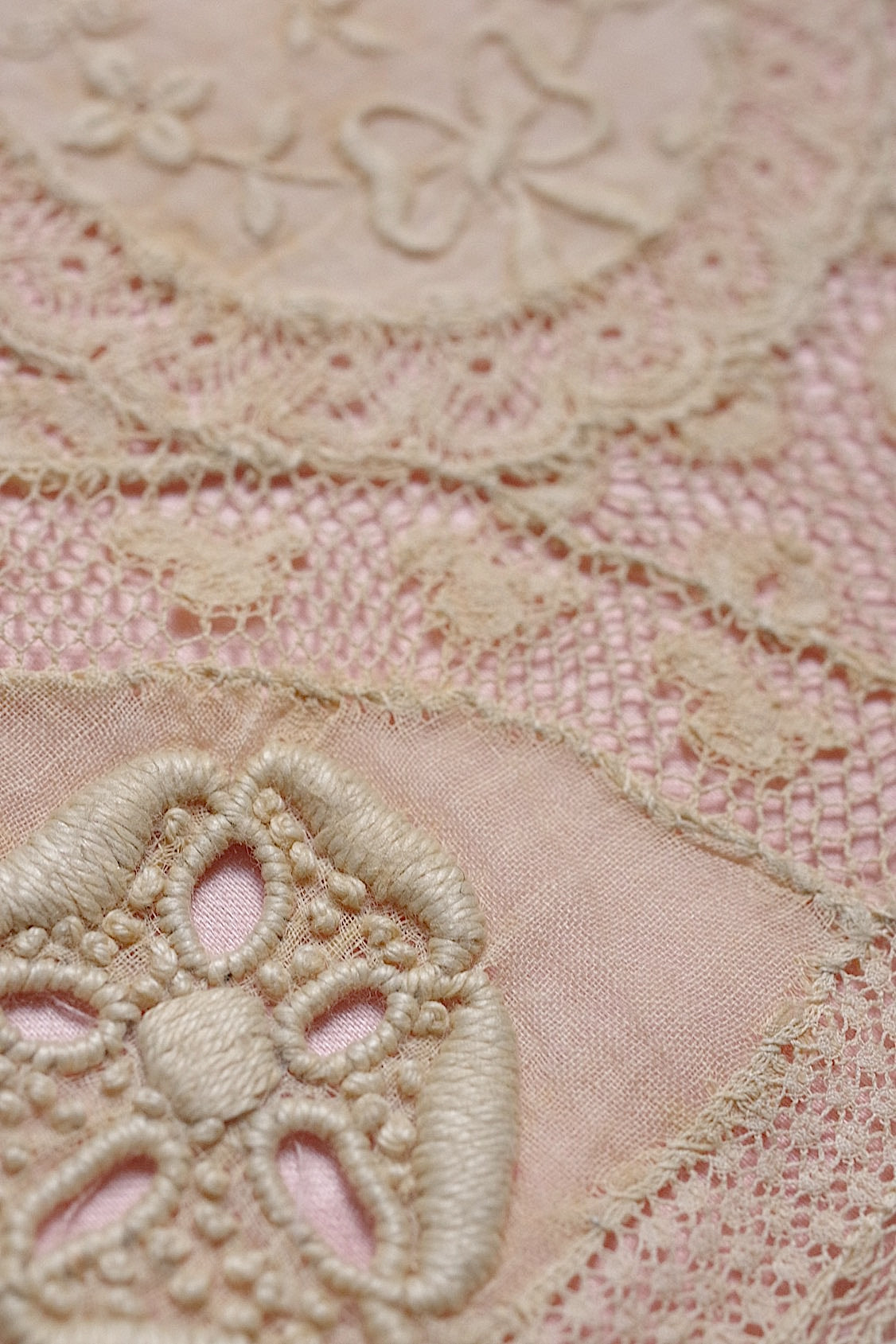 アンティークレースクッション  dentelle antique  刺繍レースクッション .FR a l'epoque