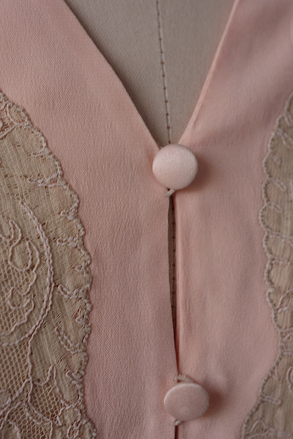 アンティークドレス vêtement antique シルクランジェリー 1 .FR a l'epoque