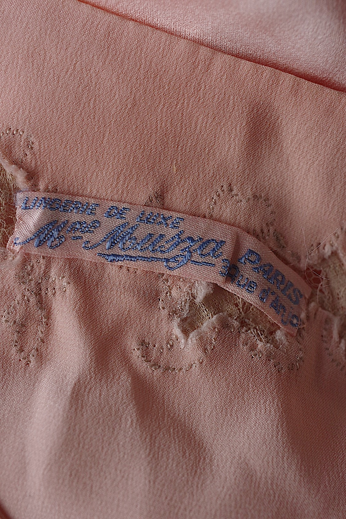 アンティークドレス vêtement antique シルクランジェリー 1 .FR a l'epoque