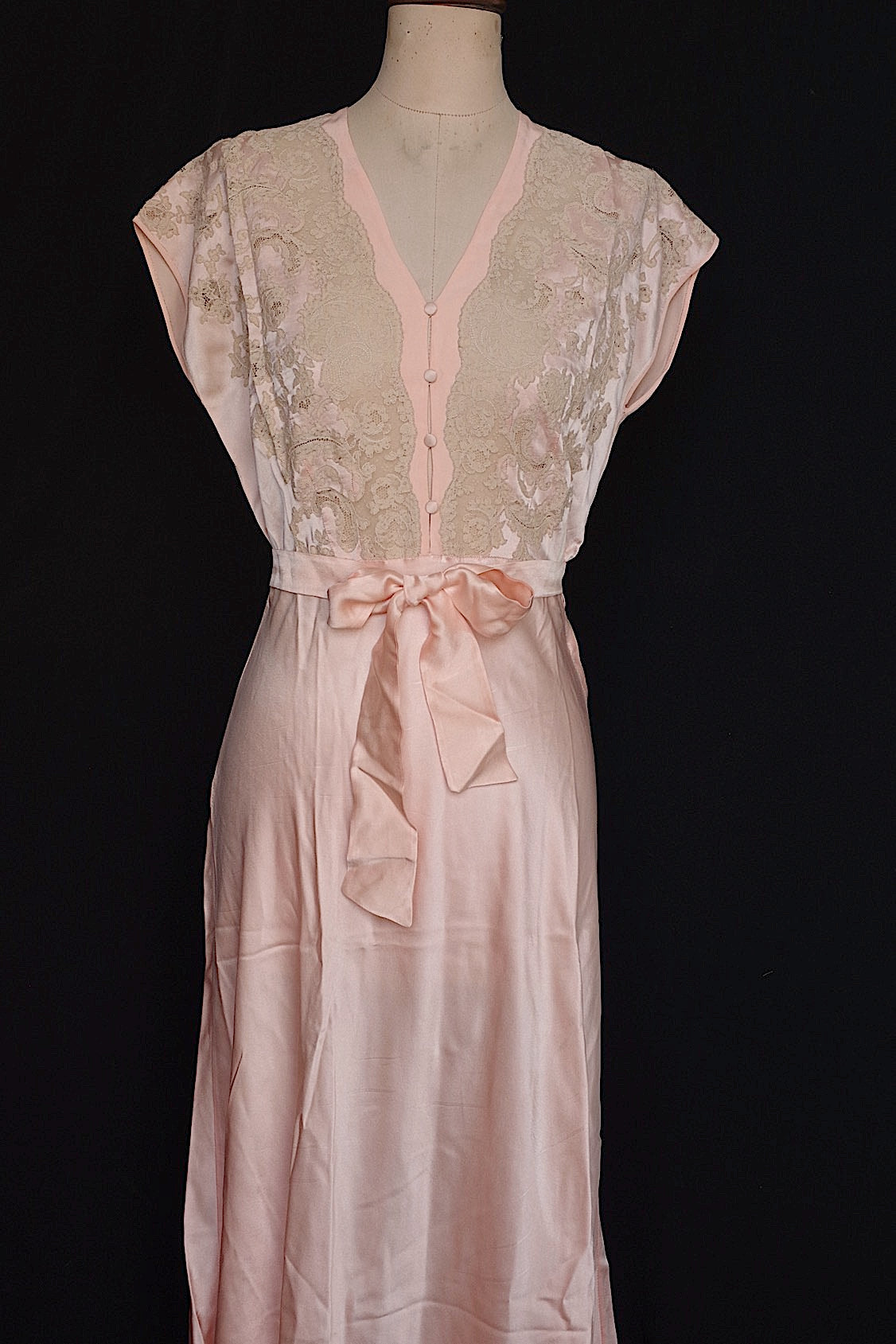 アンティークドレス vêtement antique シルクランジェリー 1 .FR a l'epoque