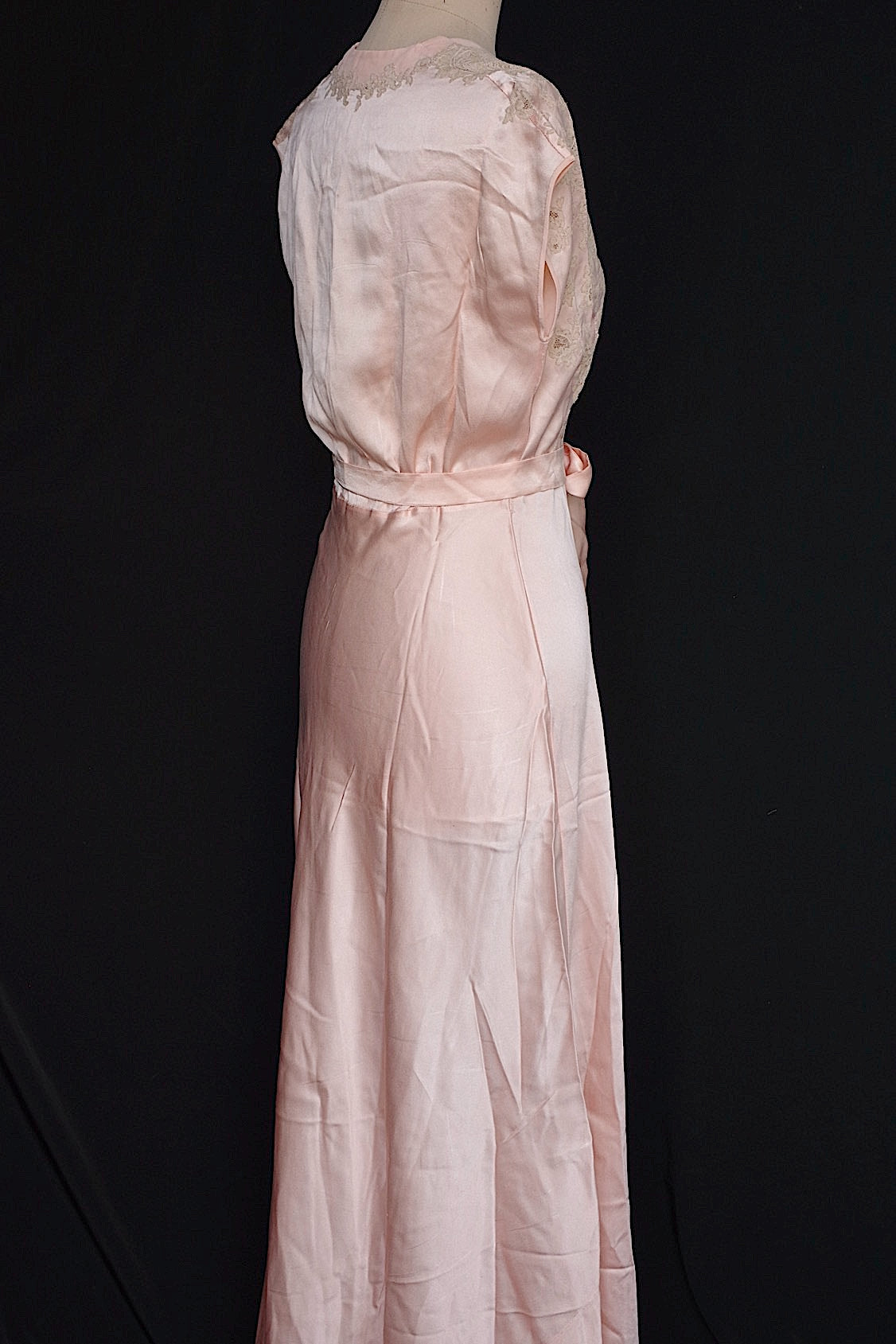 アンティークドレス vêtement antique シルクランジェリー 1 .FR a l'epoque