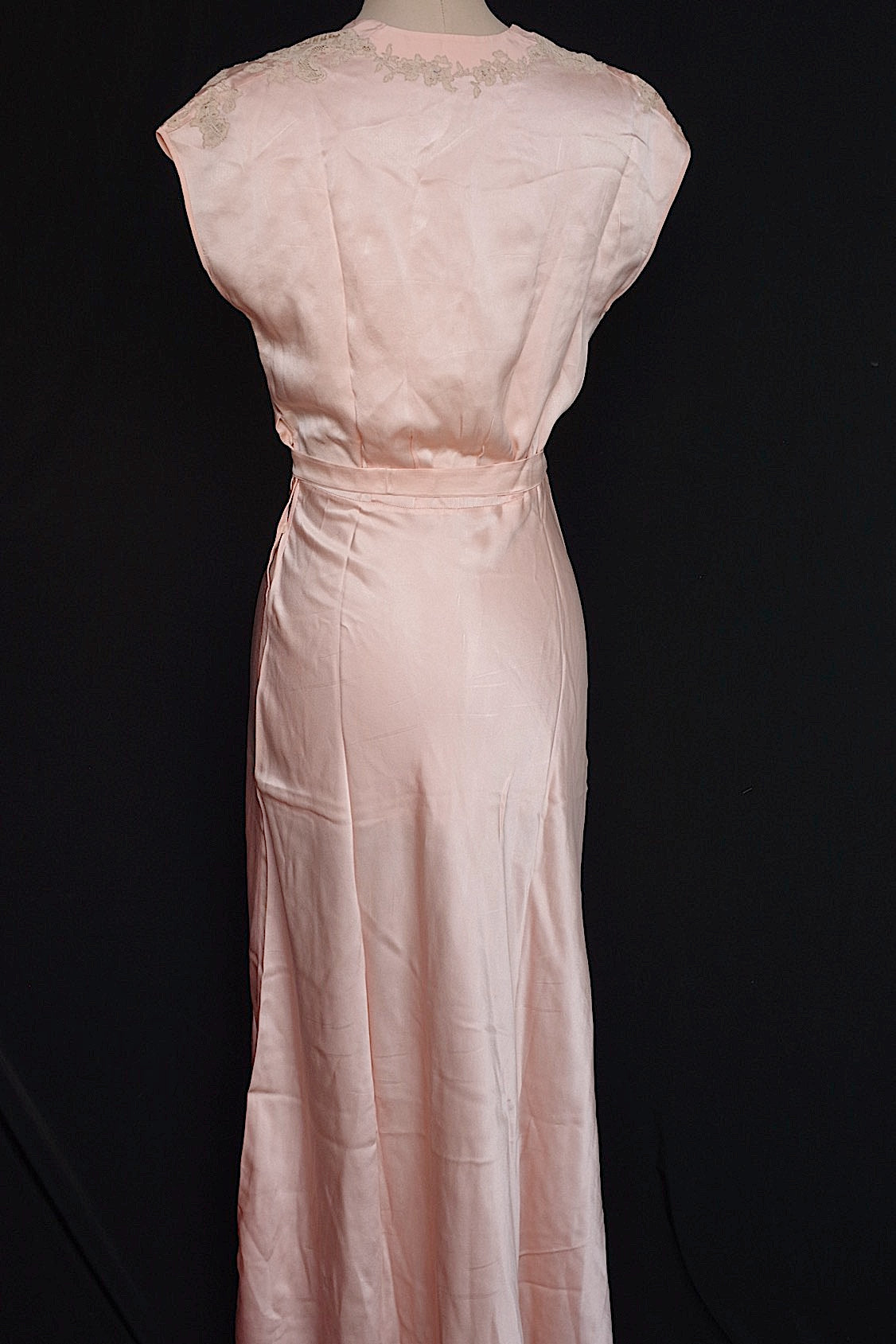 アンティークドレス vêtement antique シルクランジェリー 1 .FR a l'epoque