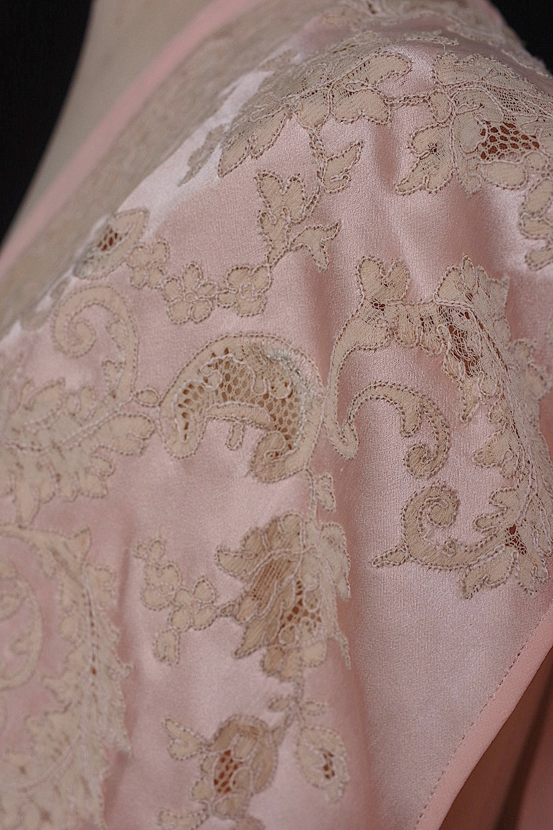 アンティークドレス vêtement antique シルクランジェリー 1 .FR a l'epoque