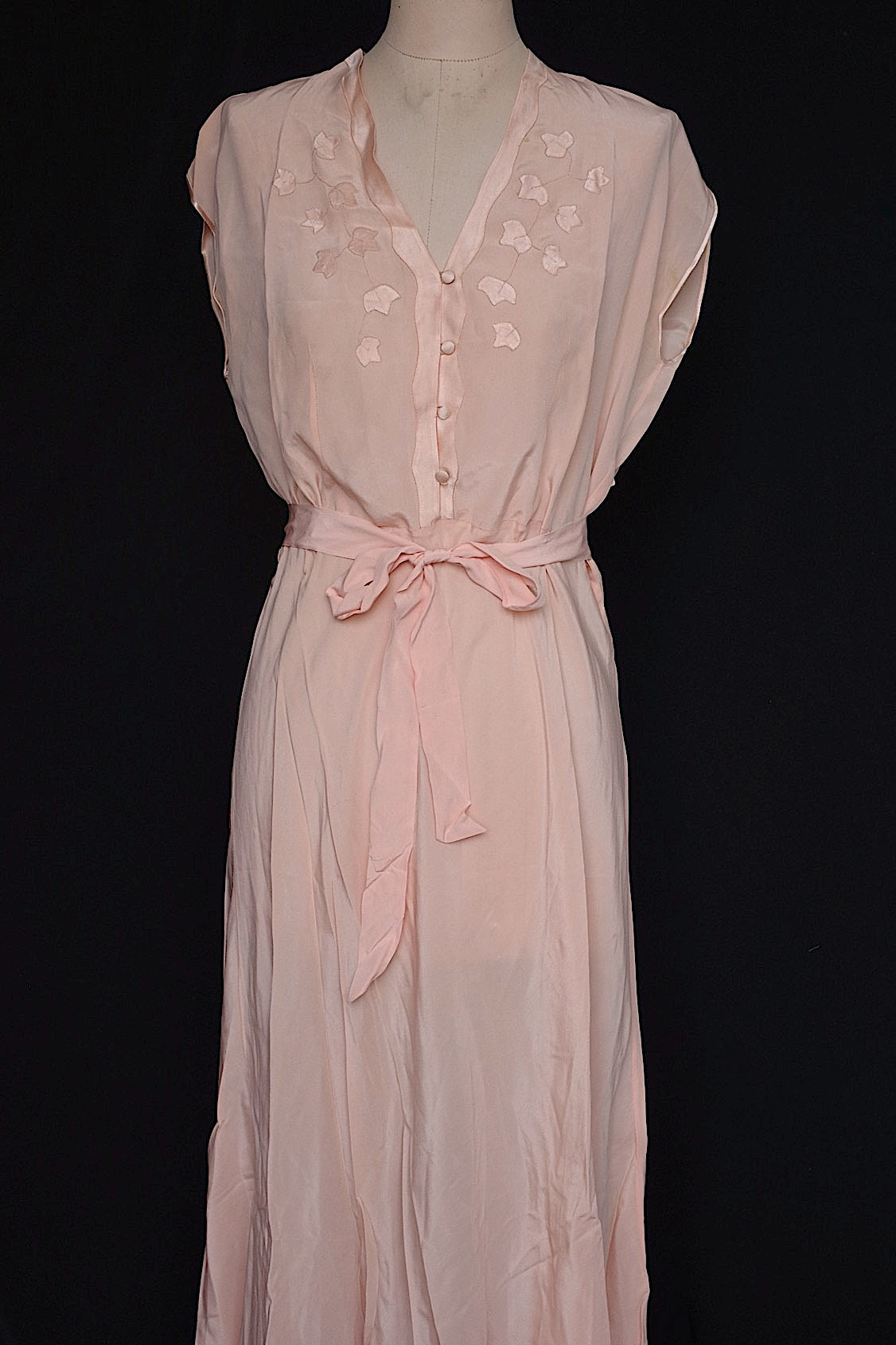 アンティークドレス vêtement antique シルクランジェリー 2 .FR a l'epoque