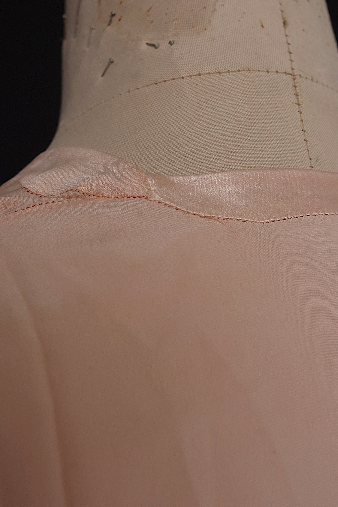 アンティークドレス vêtement antique シルクランジェリー 2 .FR a l'epoque