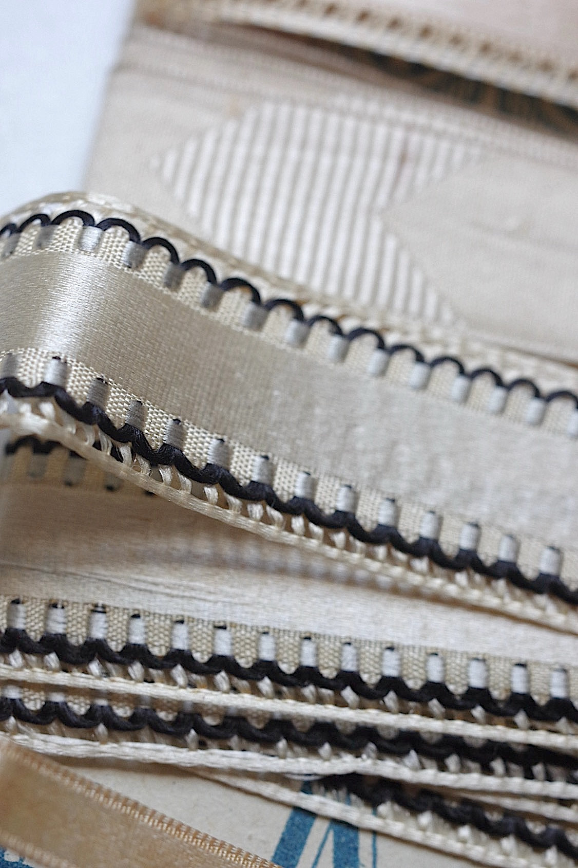 アンティークリボン ruban antique  ribbon lots4 .FR a l'epoque