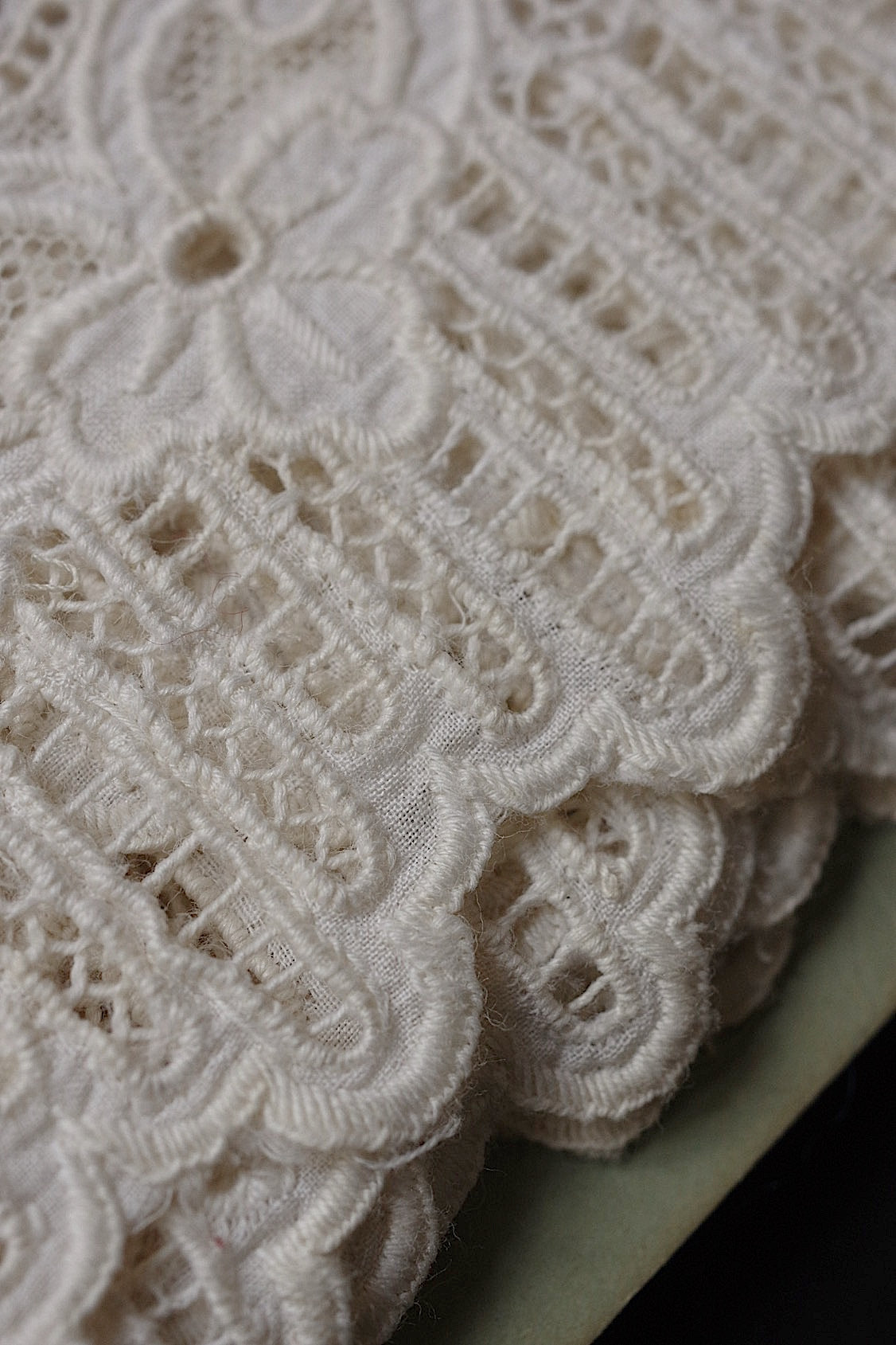 アンティークレース dentelle antique  カットワーク .FR a l'epoque