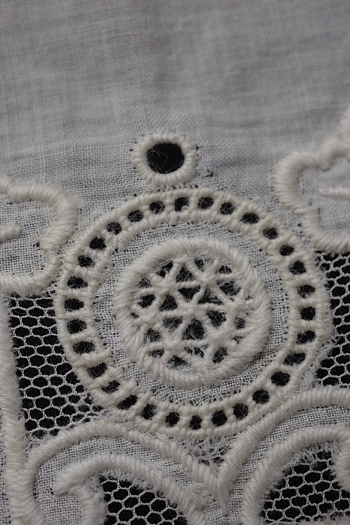 アンティークレース dentelle antique  カットワーク .FR a l'epoque