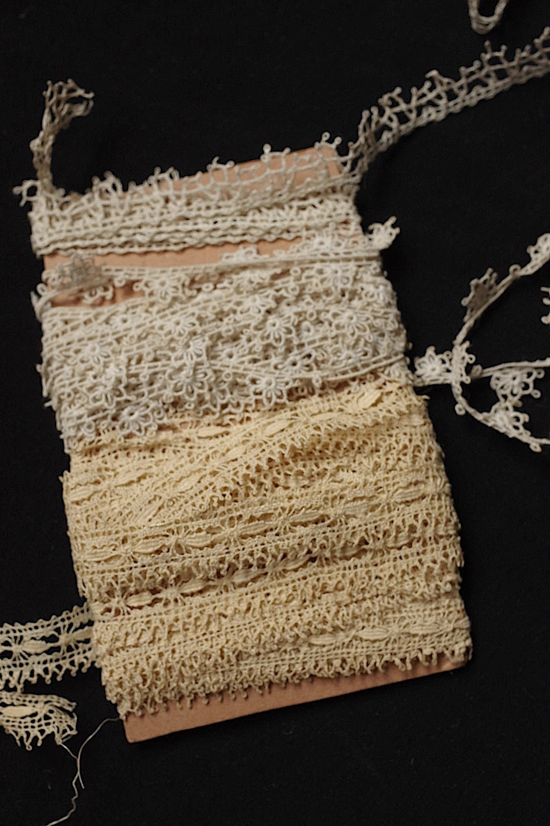 アンティークレース