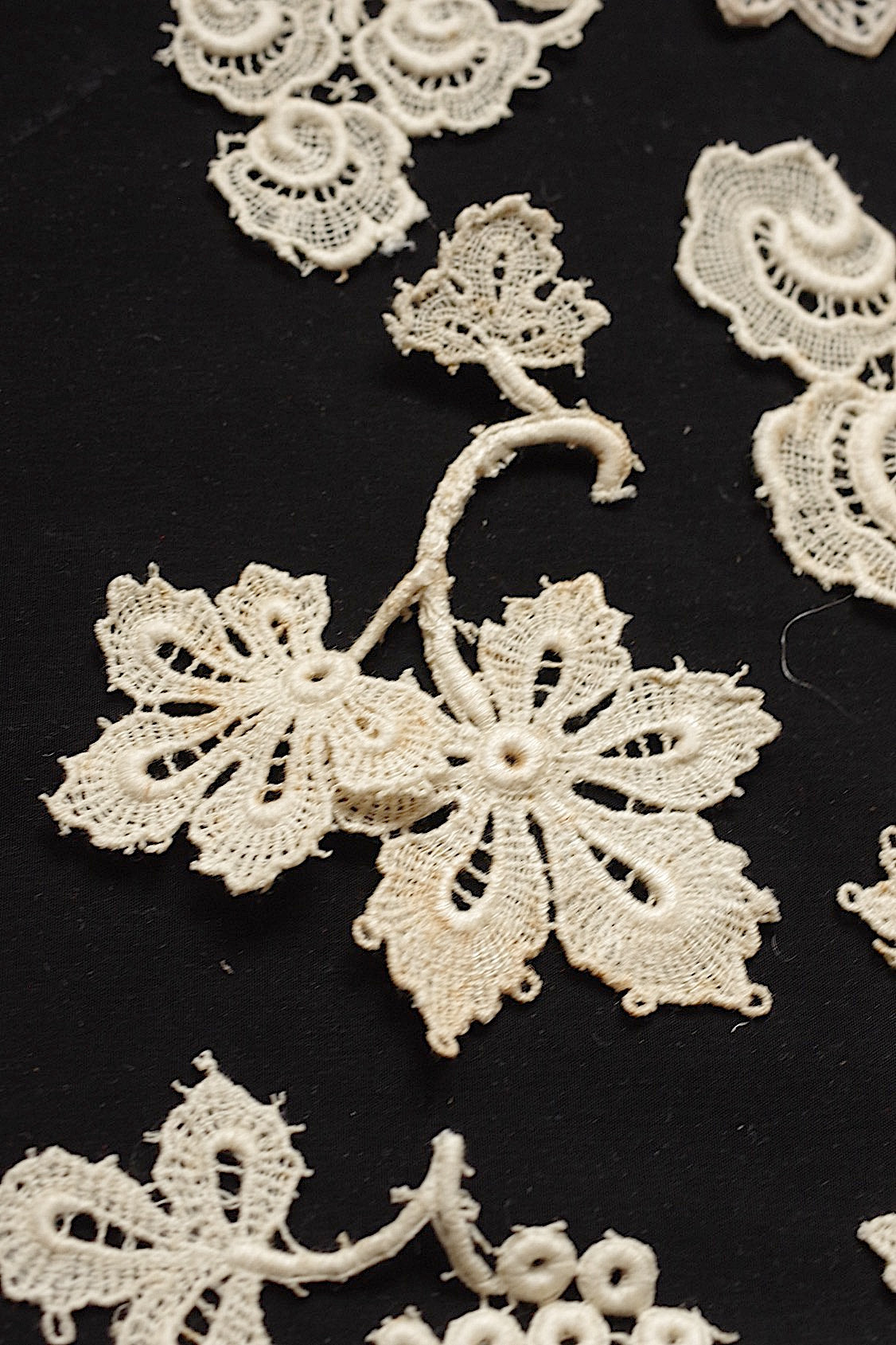 アンティークレース dentelle antique  36pieceモチーフ  .FR a l'epoque