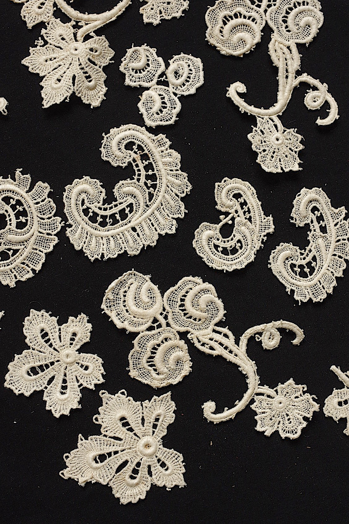 アンティークレース dentelle antique  36pieceモチーフ  .FR a l'epoque