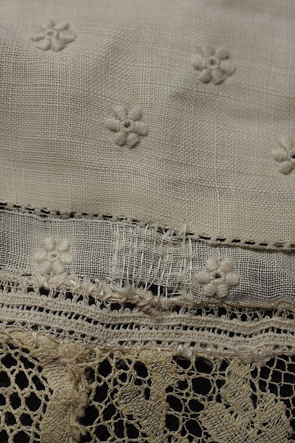 アンティークレース dentelle antique  刺繍ハンカチ .FR a l'epoque