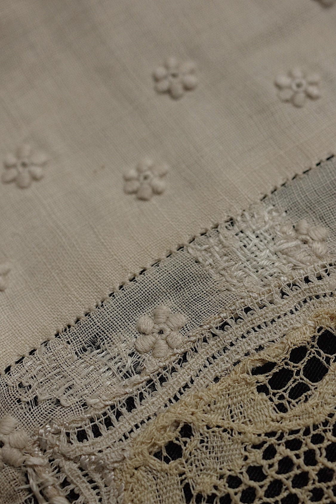 アンティークレース dentelle antique  刺繍ハンカチ .FR a l'epoque