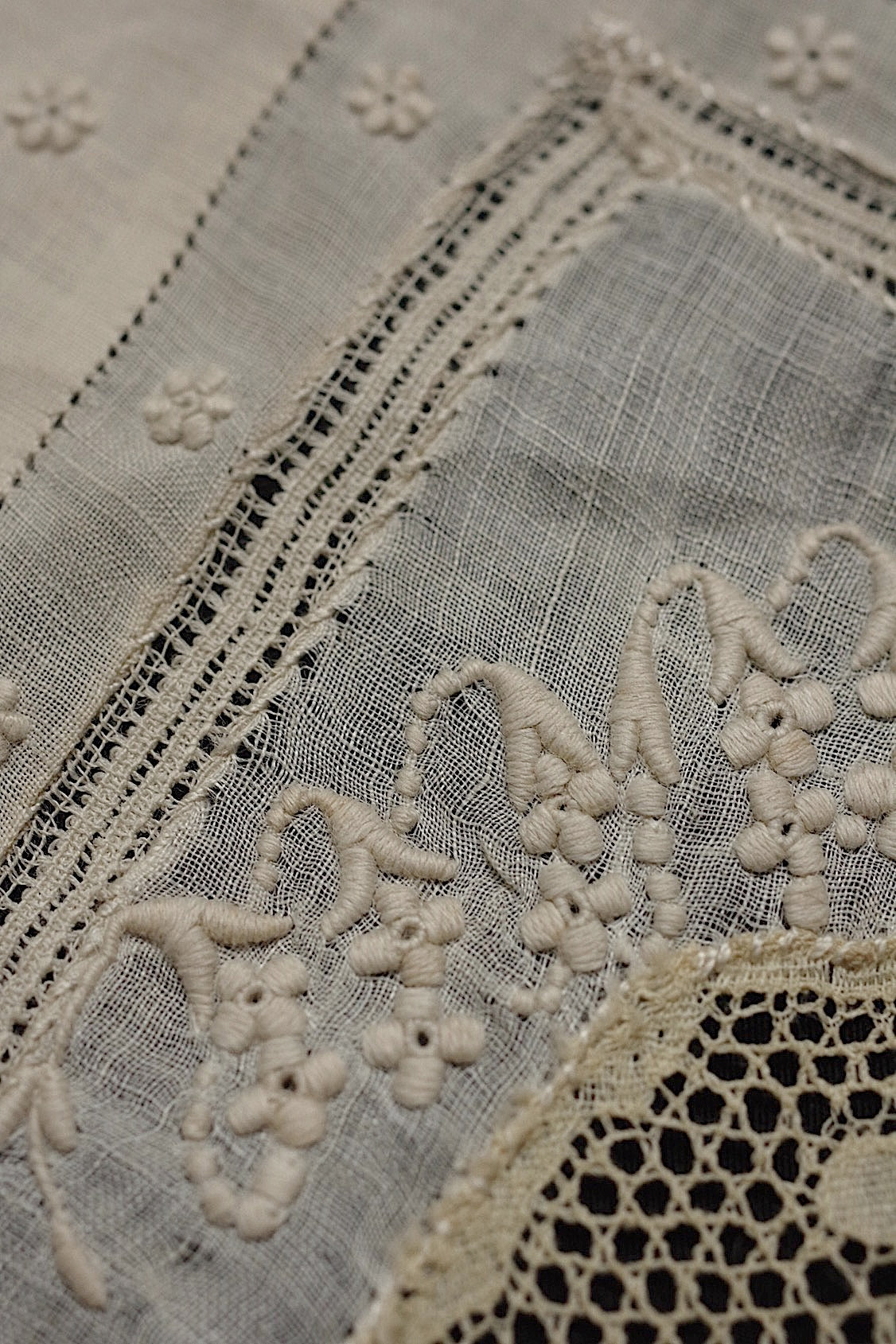アンティークレース dentelle antique  刺繍ハンカチ .FR a l'epoque