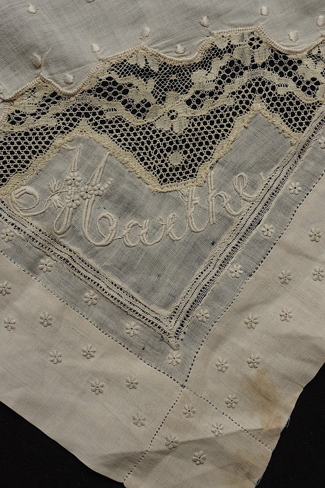 アンティークレース dentelle antique  刺繍ハンカチ .FR a l'epoque