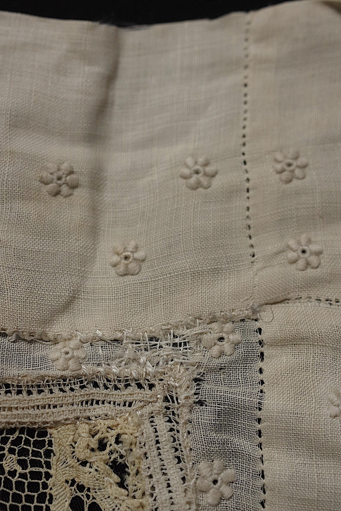 アンティークレース dentelle antique  刺繍ハンカチ .FR a l'epoque