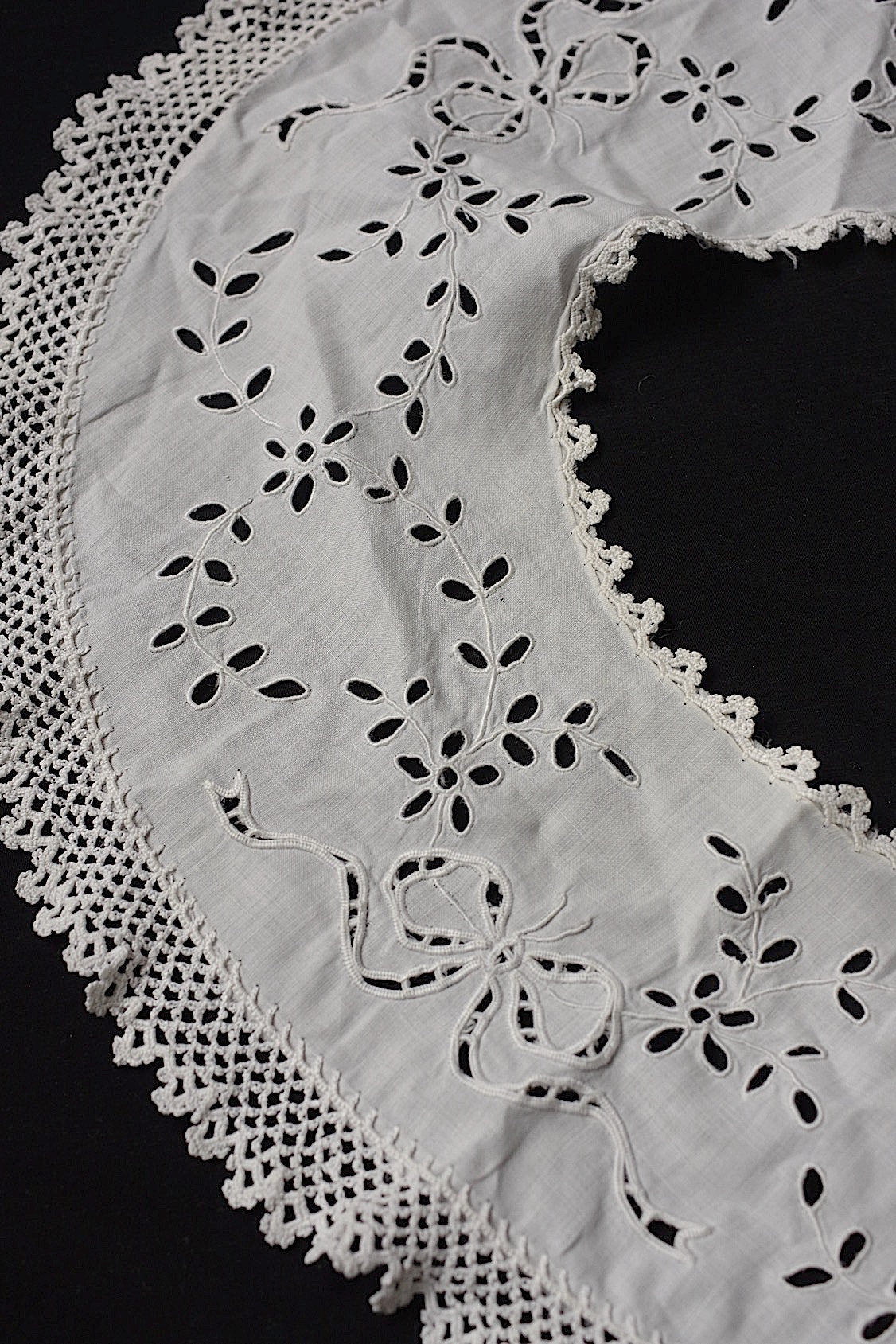 アンティークレース dentelle antique  襟2つ .FR a l'epoque