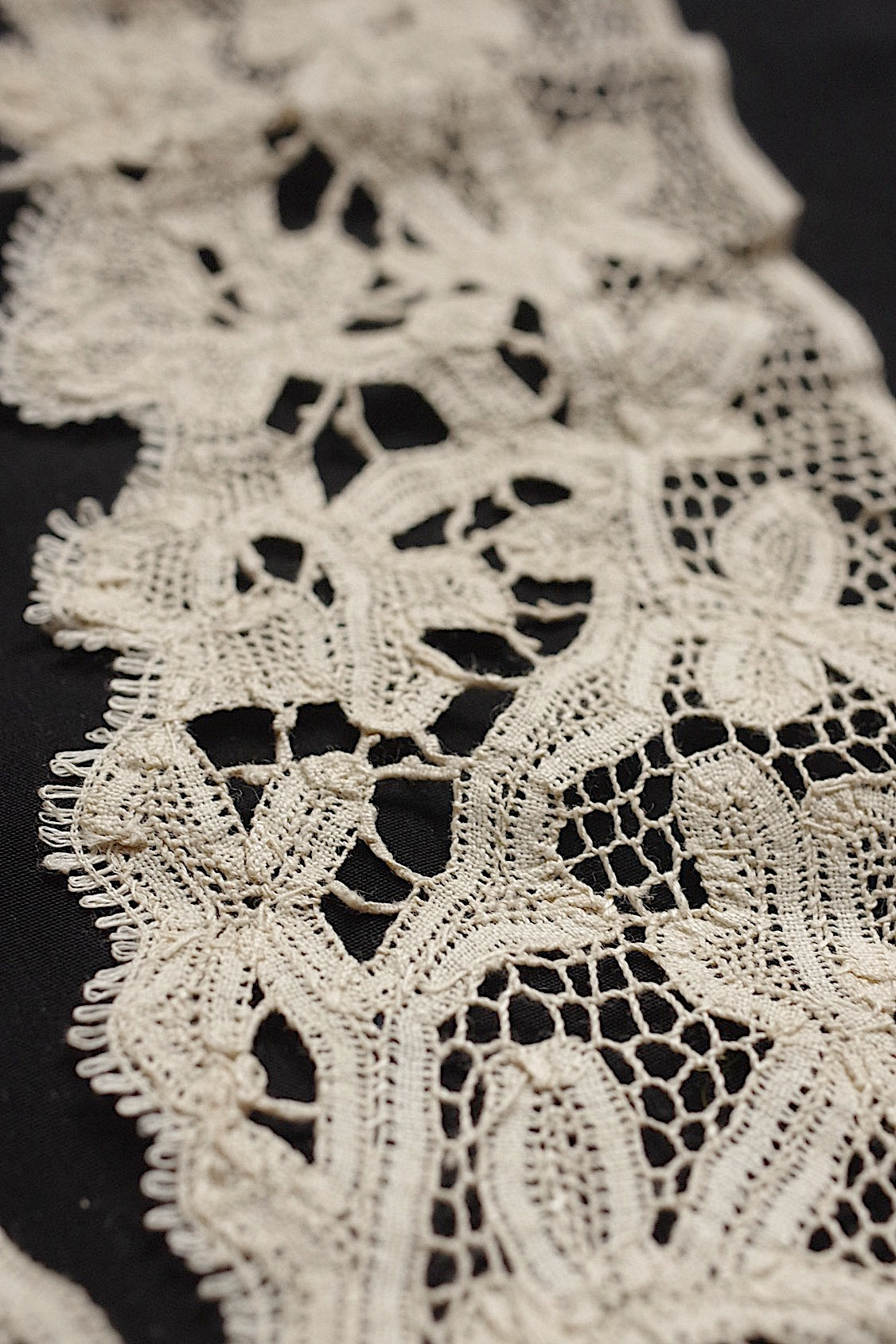 アンティークレース dentelle antique  クロス レース .FR a l'epoque