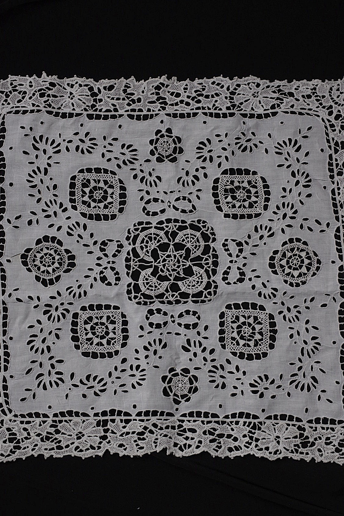 アンティークレース dentelle antique  クロス レース .FR a l'epoque