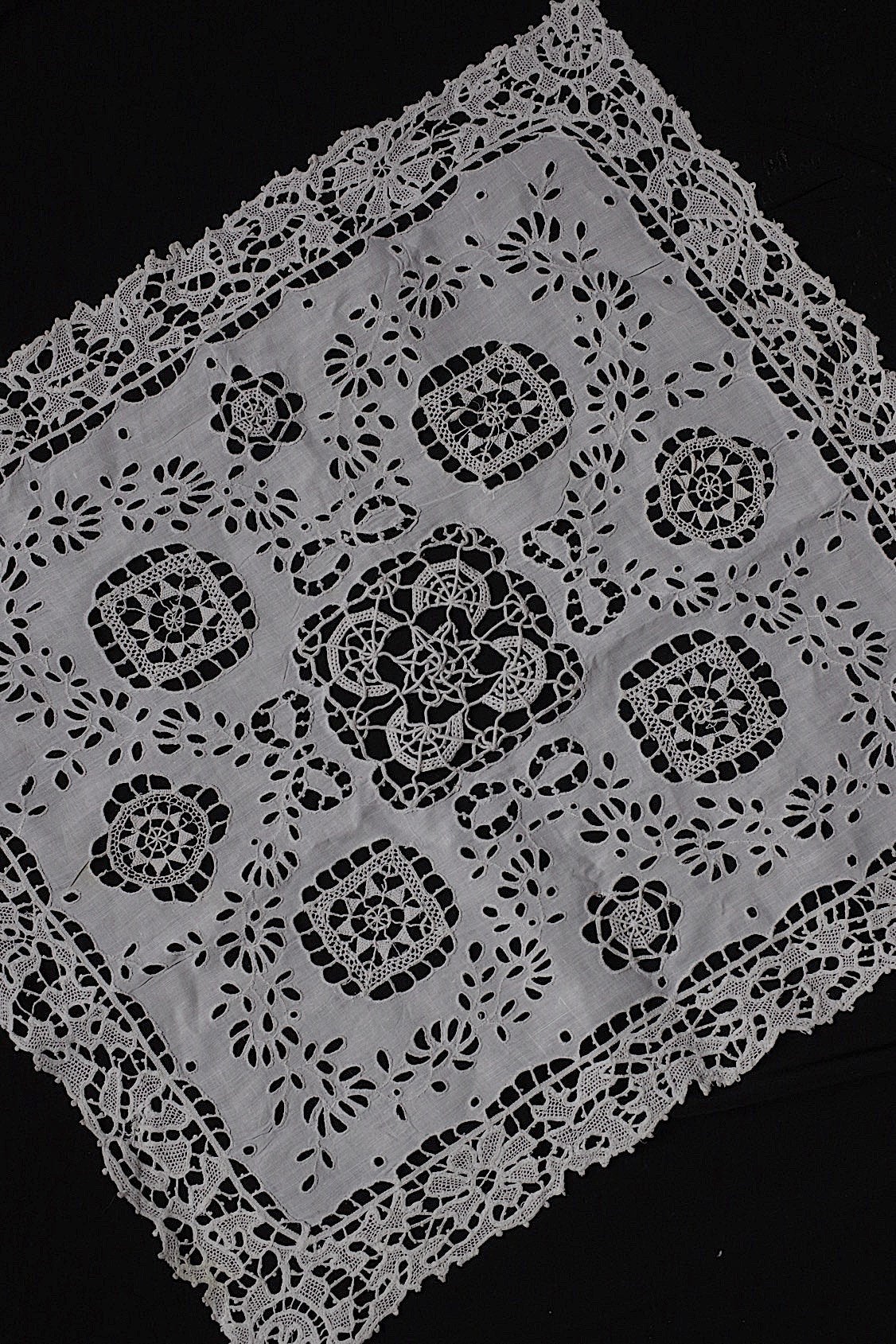 アンティークレース dentelle antique  クロス レース .FR a l'epoque