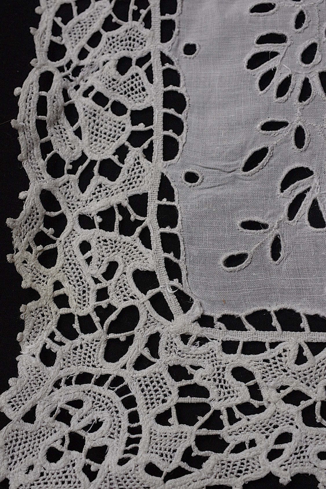 アンティークレース dentelle antique  クロス レース .FR a l'epoque