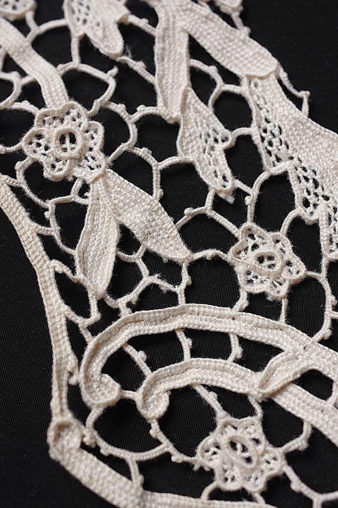 アンティークレース dentelle antique  小さな襟2つ .FR a l'epoque