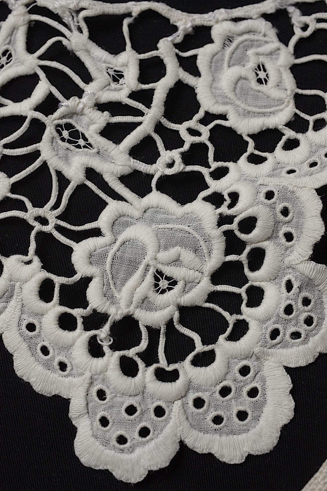 アンティークレース dentelle antique  小さな襟2つ .FR a l'epoque