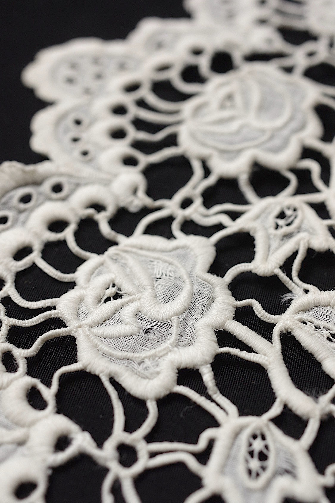 アンティークレース dentelle antique  小さな襟2つ .FR a l'epoque