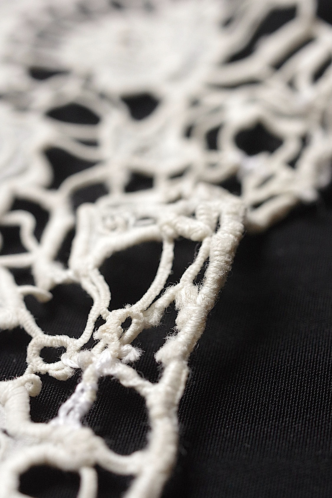 アンティークレース dentelle antique  小さな襟2つ .FR a l'epoque