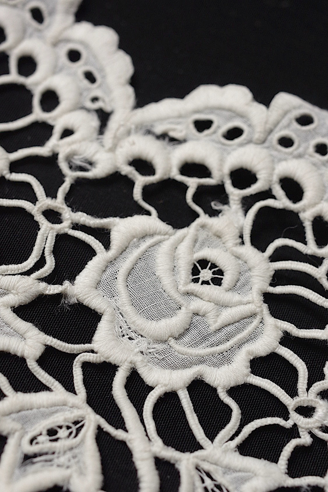 アンティークレース dentelle antique  小さな襟2つ .FR a l'epoque