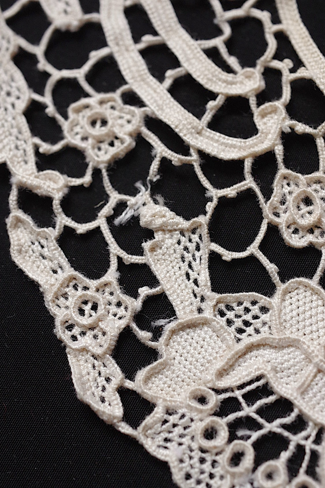 アンティークレース dentelle antique  小さな襟2つ .FR a l'epoque