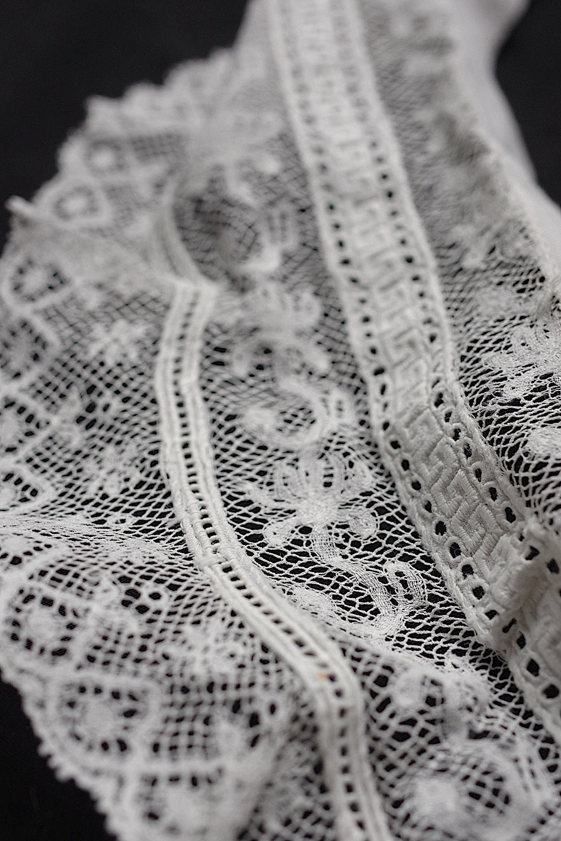 アンティークレース dentelle antique  襟2つ .FR a l'epoque