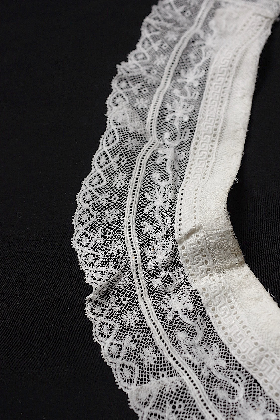 アンティークレース dentelle antique  襟2つ .FR a l'epoque
