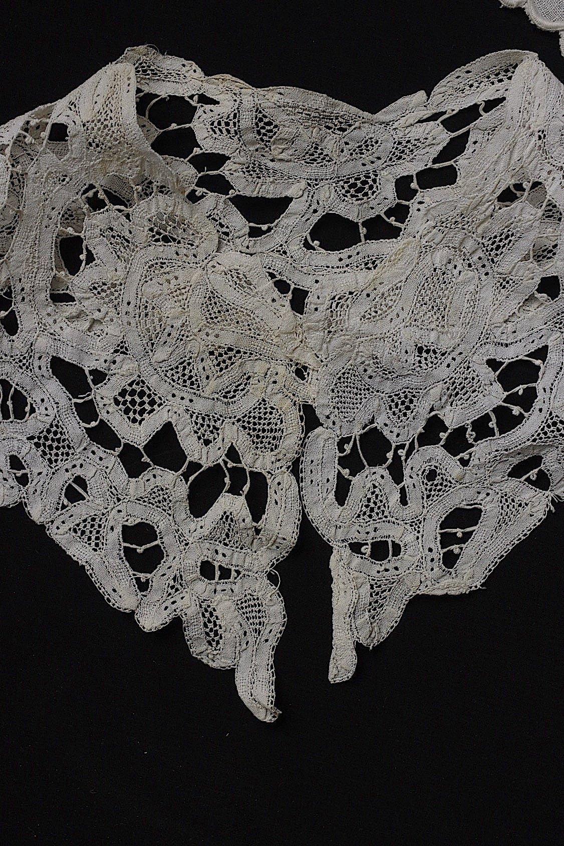 アンティークレース dentelle antique  襟3つ .FR a l'epoque